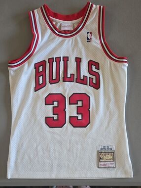 Mitchell & Ness White Red Chicago Bulls #33 Hardwood Classics Jersey
